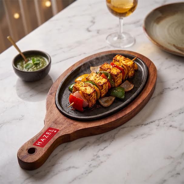 Cast Iron Sizzler Plate with Wooden Base, 15cm x 7cm